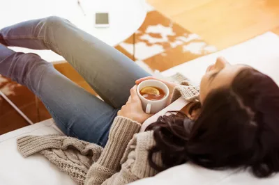 Accepter la solitude après une rupture est l’un des défis émotionnels les plus difficiles à traverser.