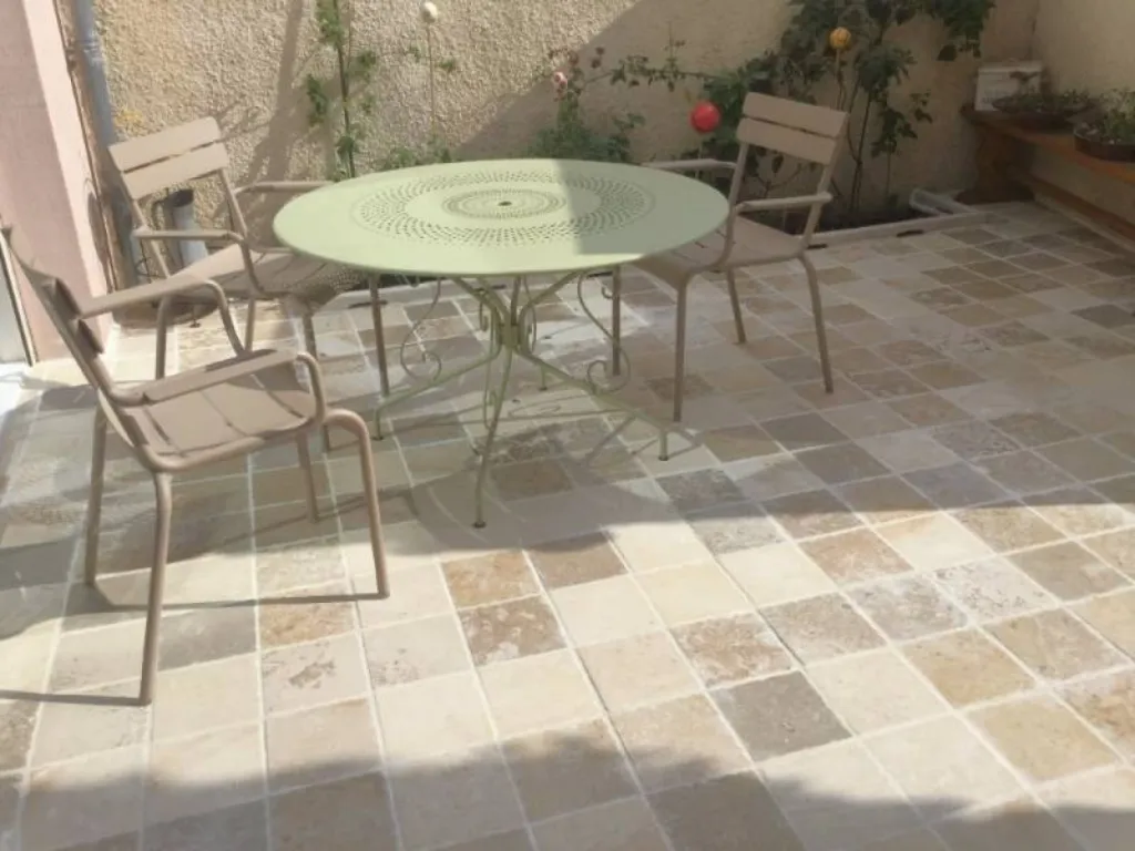 Pierre de Dordogne vieilli pour dallage et pavé, Bordeaux, Lyon, Paris, Cannes