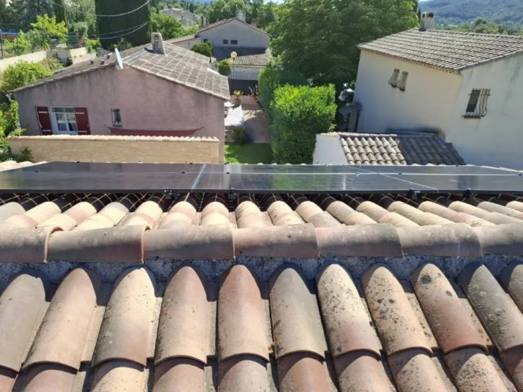 Etude offerte et personnalisée pour la pose de panneaux solaire sur votre toiture de maison à Auriol