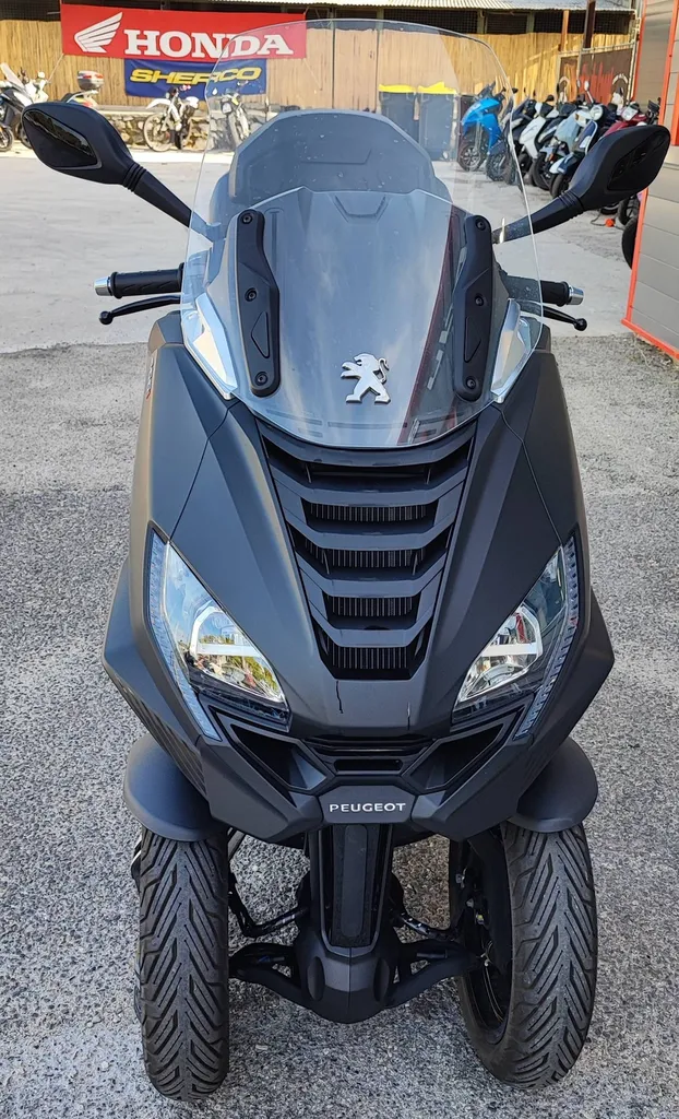 PEUGEOT METROPOLIS SW du 11/2022 avec 2000 km.