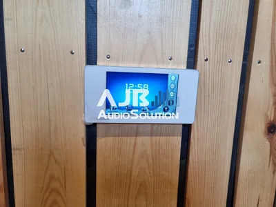 petit système de sonorisation, enceintes OHO Audiophony, ambiance musicale cosy, diffusion fond sonore, intégration discrète et élégante, boîtier connecté, musique smartphone, Bluetooth, radio intégrée, installation audio compacte, contrôle facile