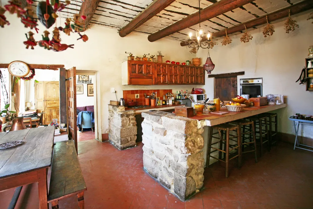 En vente, en Comtat Venaissin, demeure bourgeoise avec dépendances et piscine  