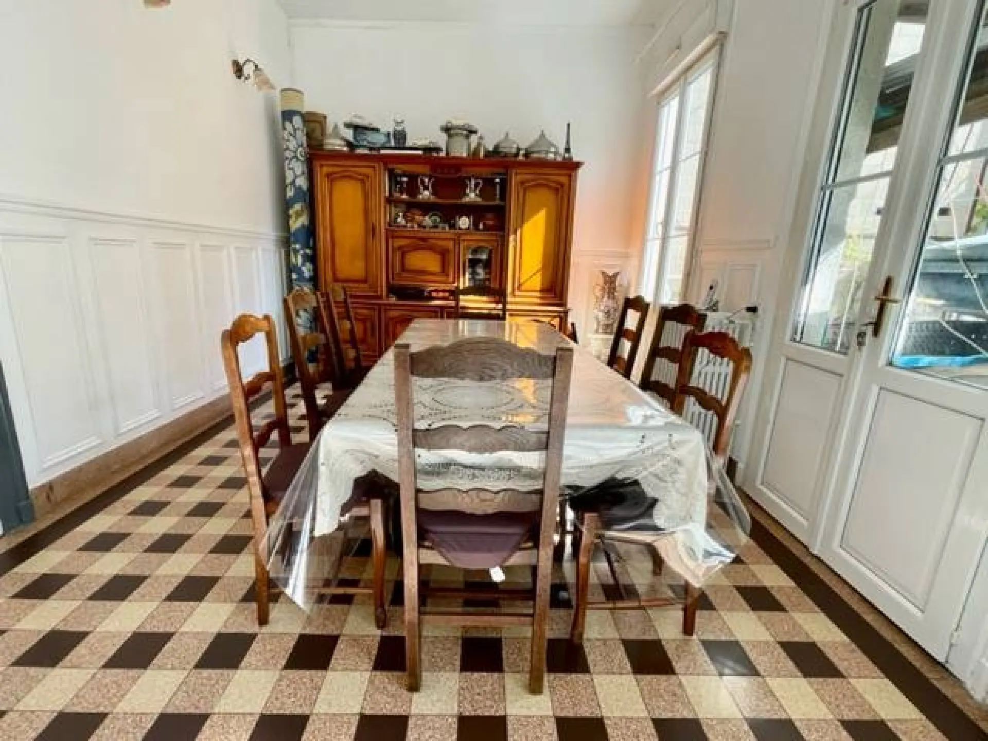 A acheter, maison de maître 6 chambres sur 450m² de terrain en centre ville sur la commune d'ELBEUF 76500
