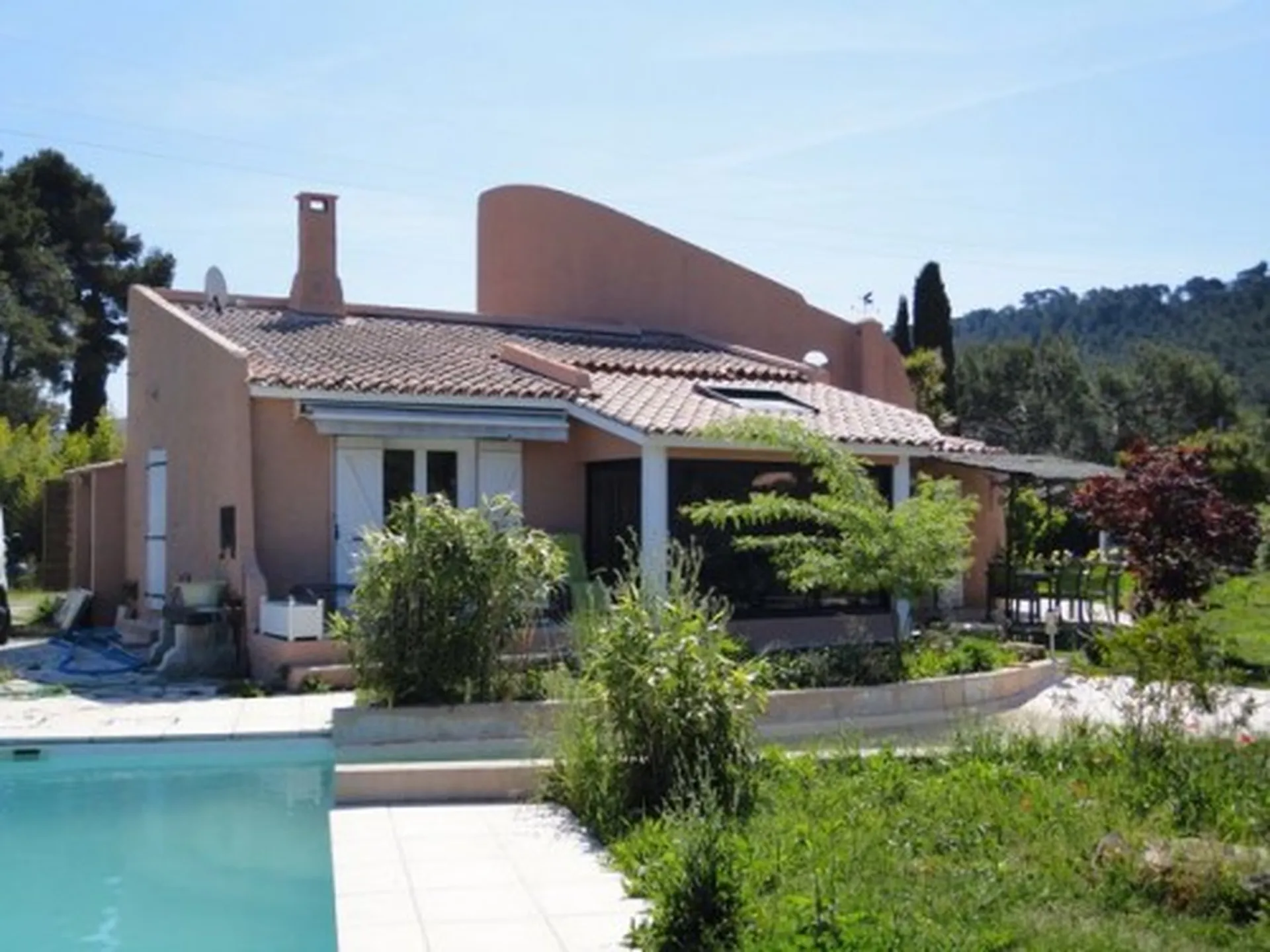 Vente maison 4/5 Roquefort la bédoule avec terrain plat et piscine chauffée