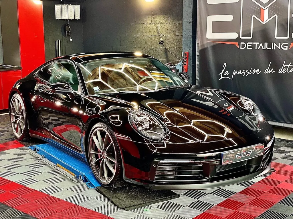 Detailing auto Lyon Porsche 992 traitement céramique / PPF / protection carrosserie 