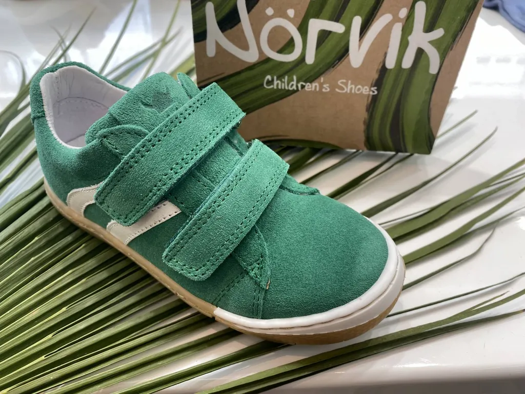 chaussure garçon à velcro colorée près de St Médard en Jalles