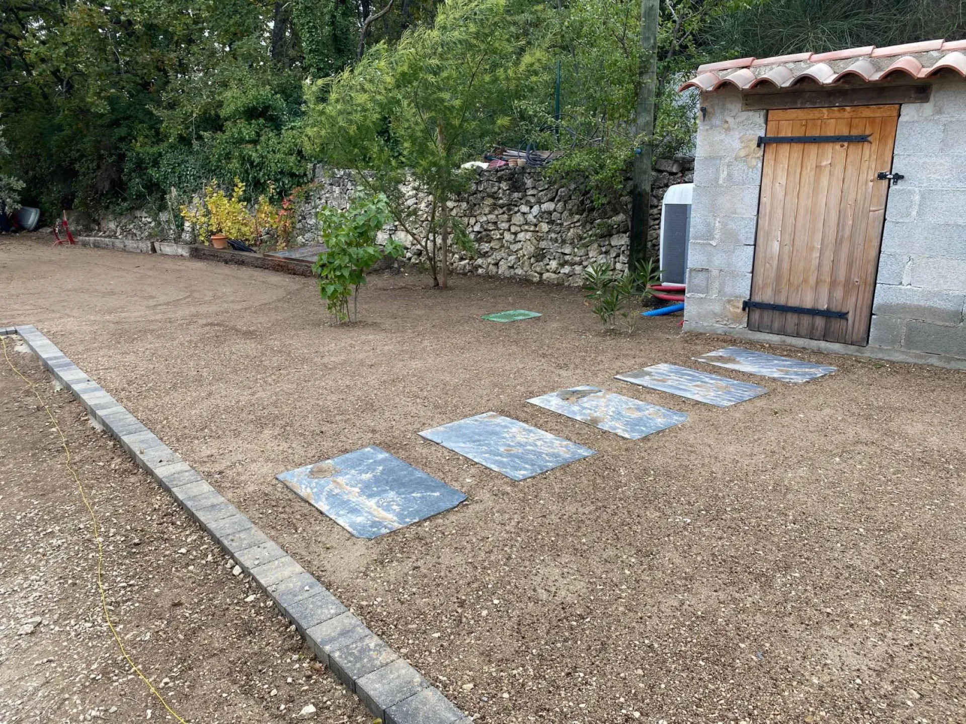 création bordure en pavé pour amenagement exterieur eguilles