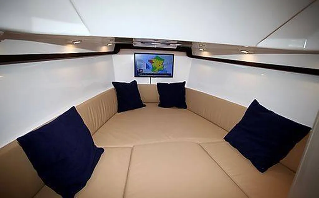 Bateau pneumatique une cabine Soleil 33 Salpa à vendre en Martinique