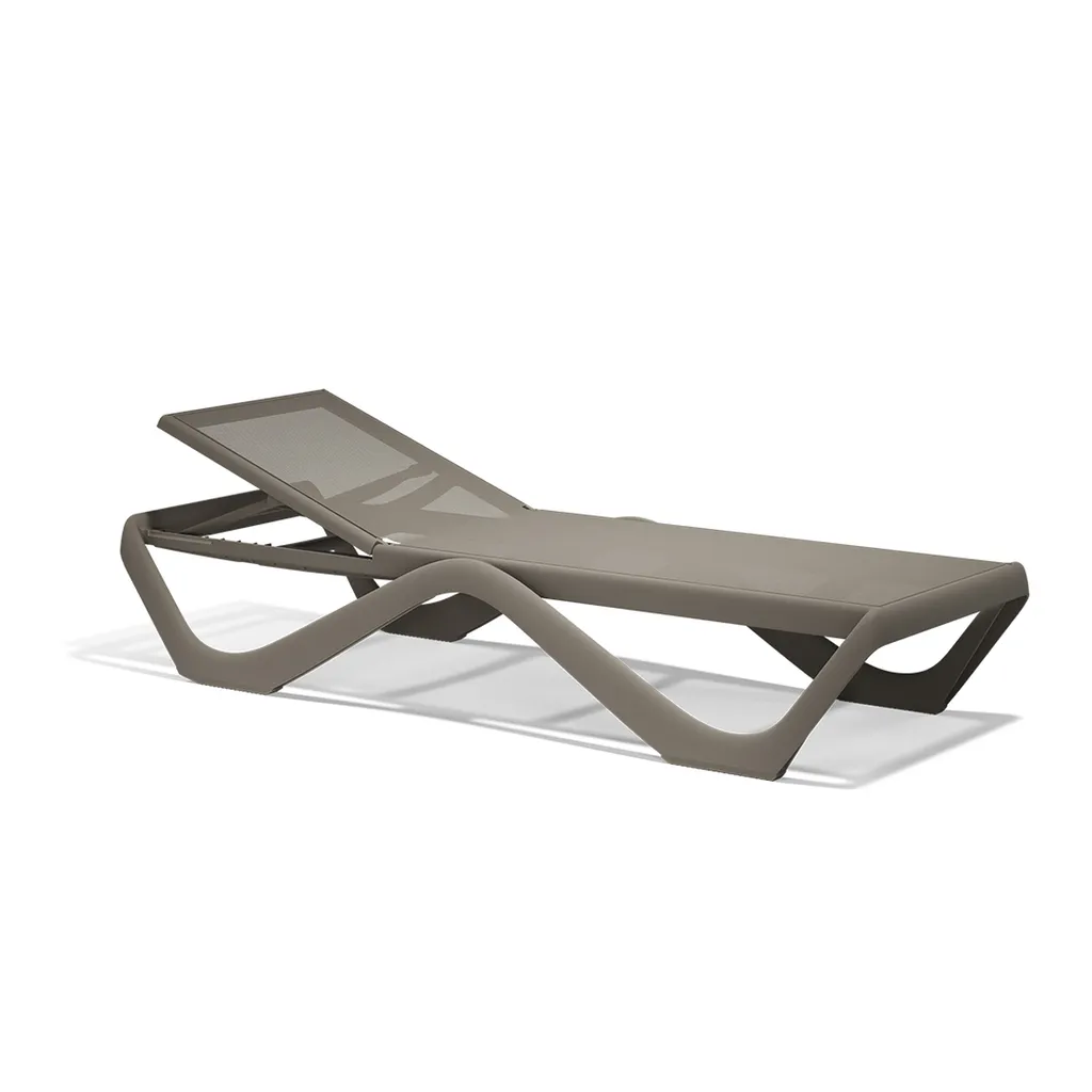 Bain de soleil Love design outdoor par Eugeni Quitllet disponible chez Ginette Design à Labège proche de Toulouse