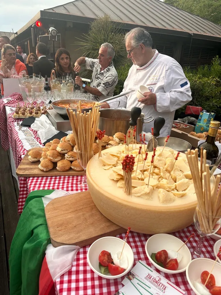 atelier pâtes fraîches dans la demi meule de Parmesan ou Grana réalisé sur place Marseille et environs 