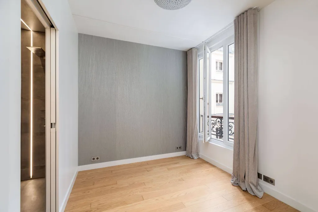 75008 entièrement rénové 5 Pièces