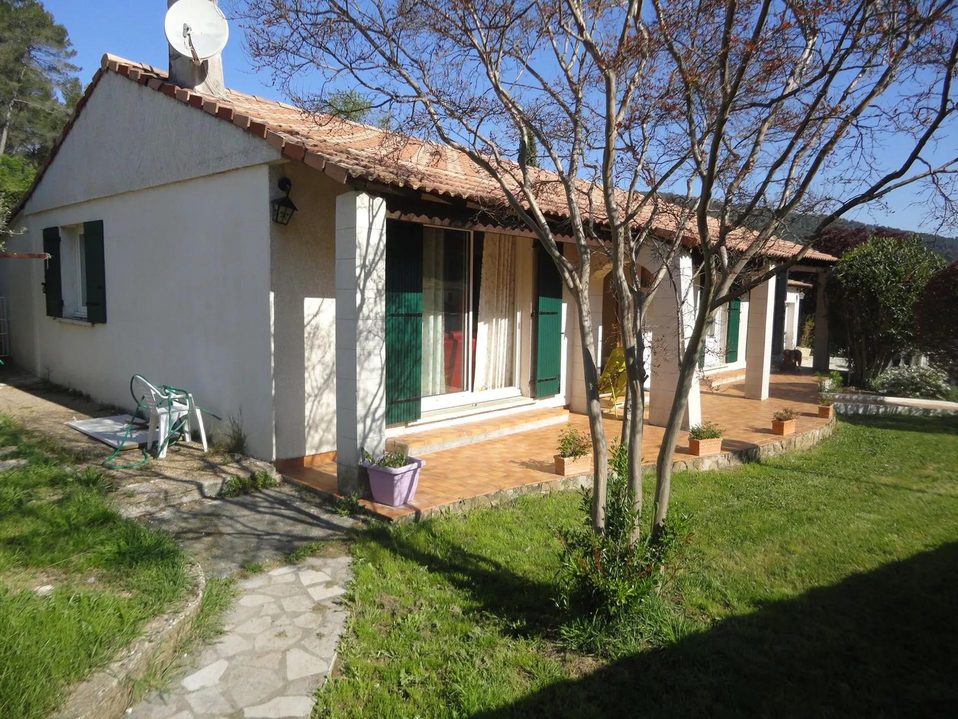 vente villa carnoux de plain pied avec chambre et sde en rdc