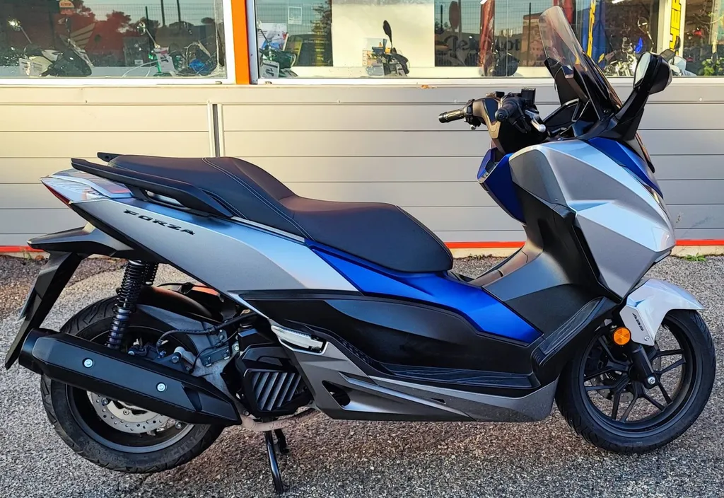 HONDA FORZA 125 DU 05/2018 AVEC 15000 KM.