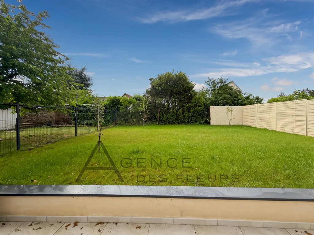 A vendre maison contemporaine de plain-pied de 102 m² sur un terrain de 320 m² sur la commune de SAINT AUBIN LES ELBEUF 76410