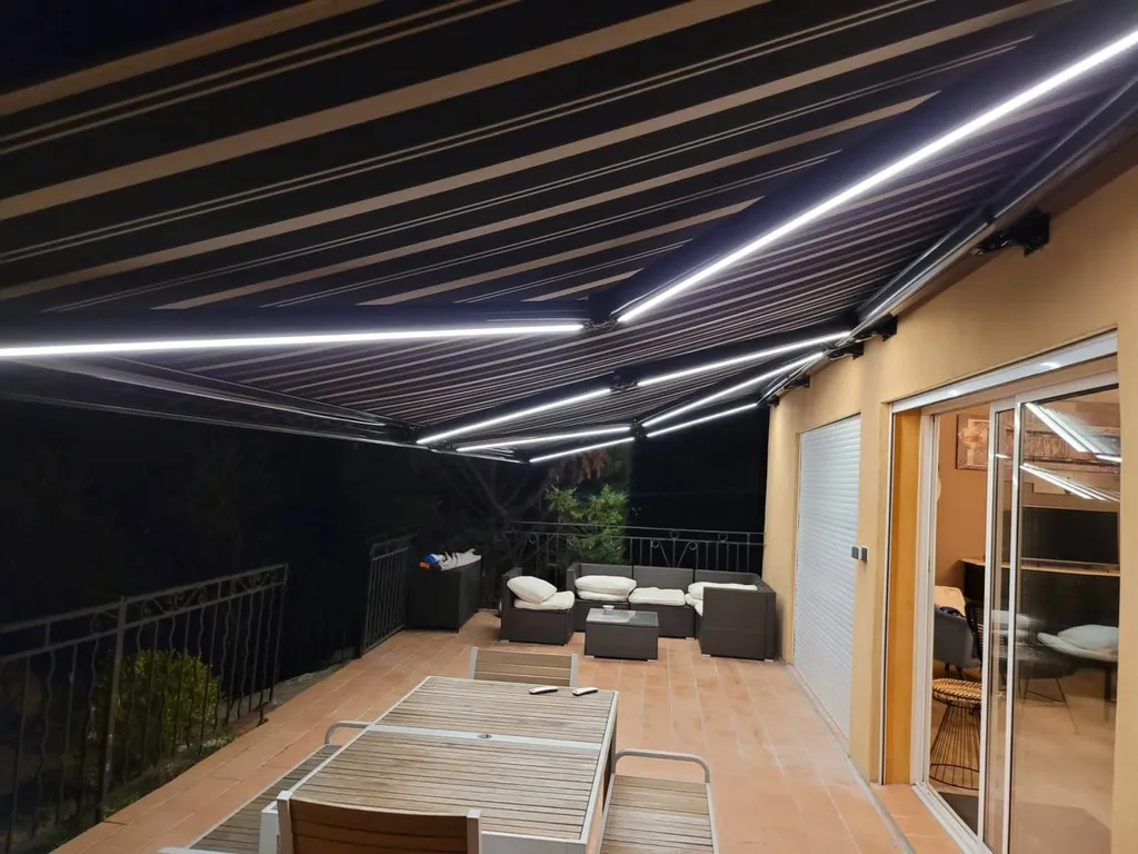 Réalisation de store banne coffre sur mesure à Apt