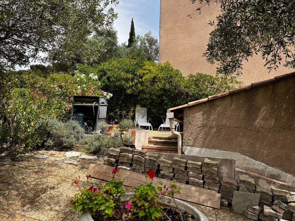 A vendre appartement T2 Cassis  avec terrasse et jardin dans résidence sécurisée avec piscine
