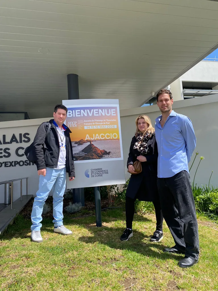 Dr Julien Beldame et Dr Riccardo Sacco, chirurgiens orthopédistes et traumatologues, accompagnés d'Anne-Laure, infirmière, tous de l'ICP Amiens !