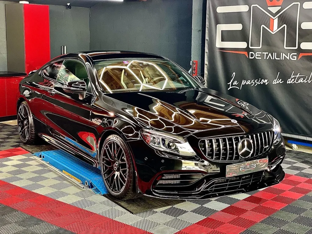 Protection carrosserie Traitement céramique auto cicatrisant Lyon Mercedes C63 AMG