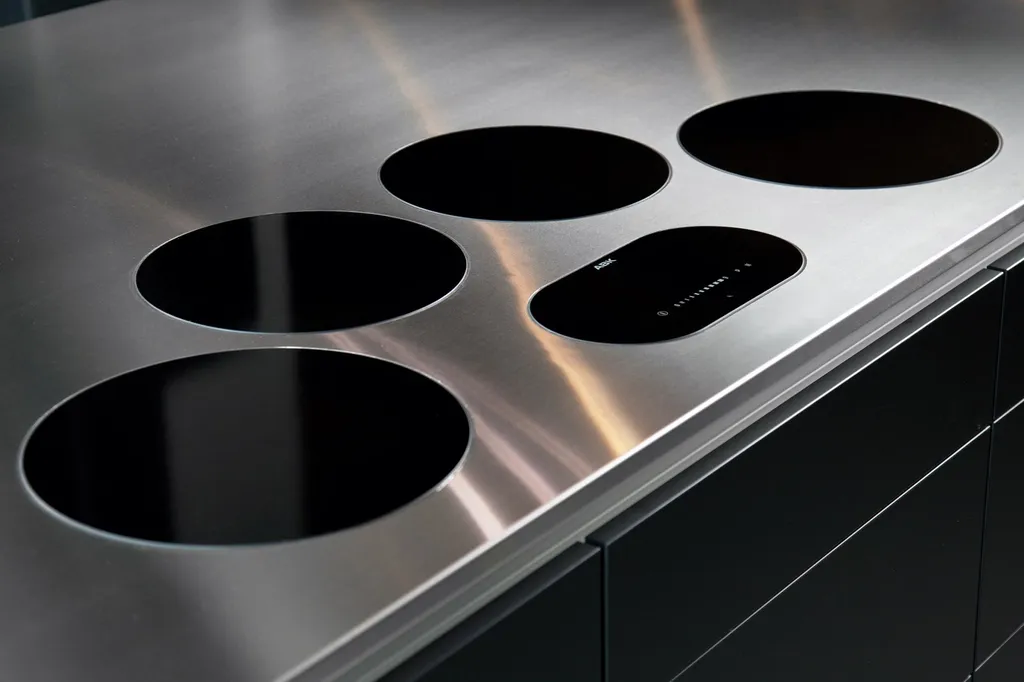 i-cooking avec bruleurs induction individuels dans plan de travail inox Annecy