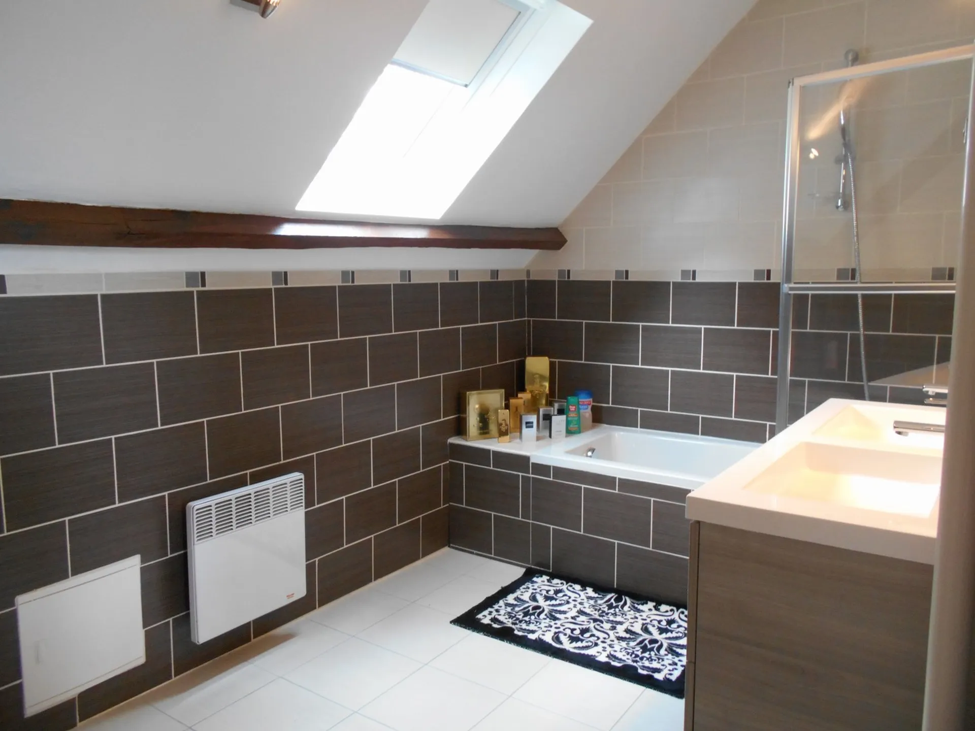 MAISON AVEC 2 SALLES DE BAINS ET 4 CHAMBRES, LISIEUX, PAYS D'AUGE