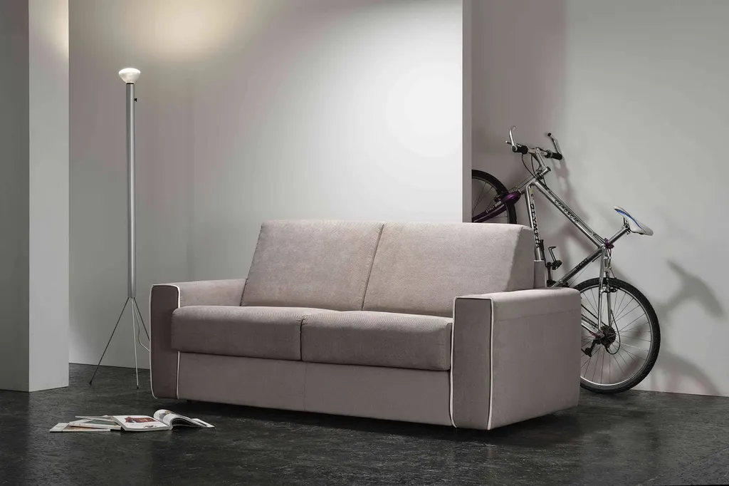 Canapé convertible beige 2 places à Hyères près de toulon