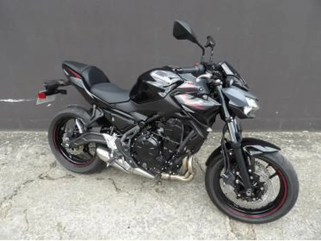 Moto KAWASAKI Z650 neuve 2025 avec ABS, 47CV, 1005 km et garantie constructeur à Villeneuve-Saint-Georges 94190