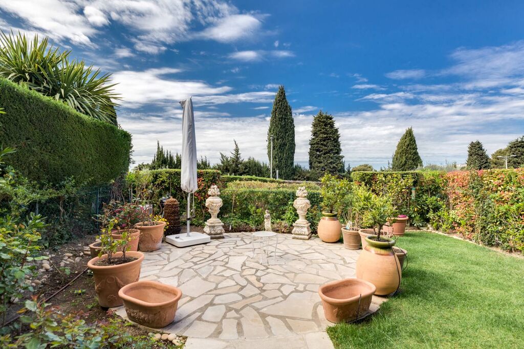 Cassis - T3 avec terrasse, jardin privatif et parking dans résidence de standing   