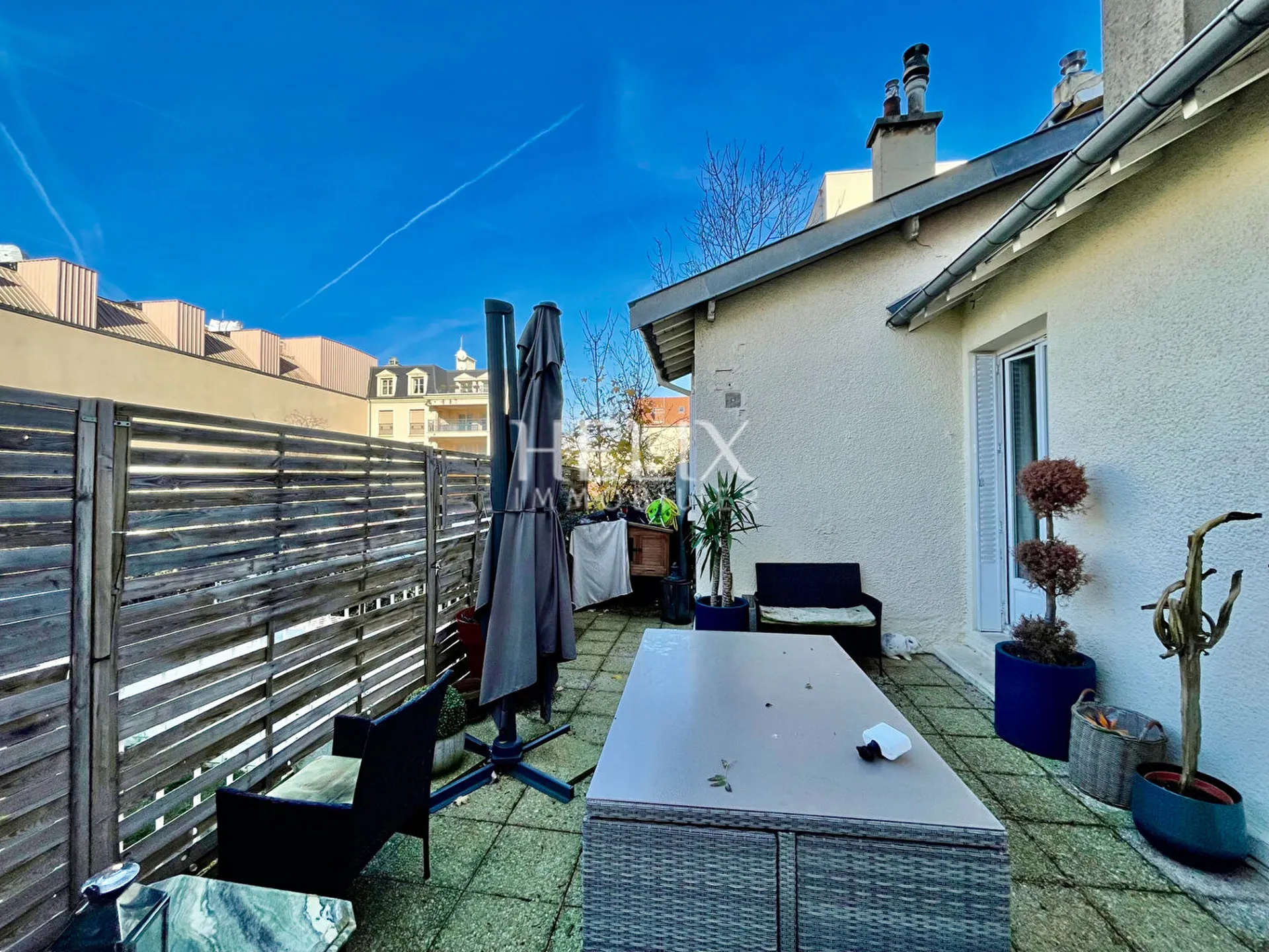 Le Vésinet Centre appartement avec une terrasse 3 chambres possible d'en faire 4.