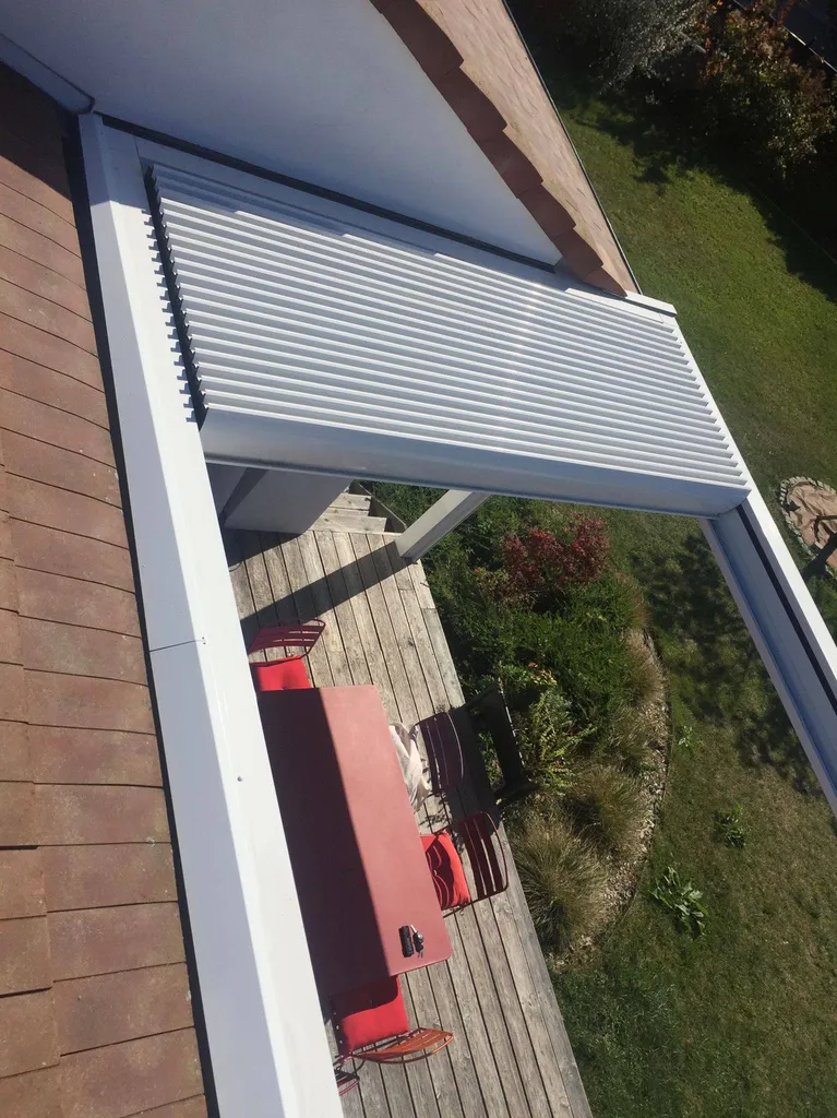 Mise en place d'une pergola bioclimatique rétractable sur Calas