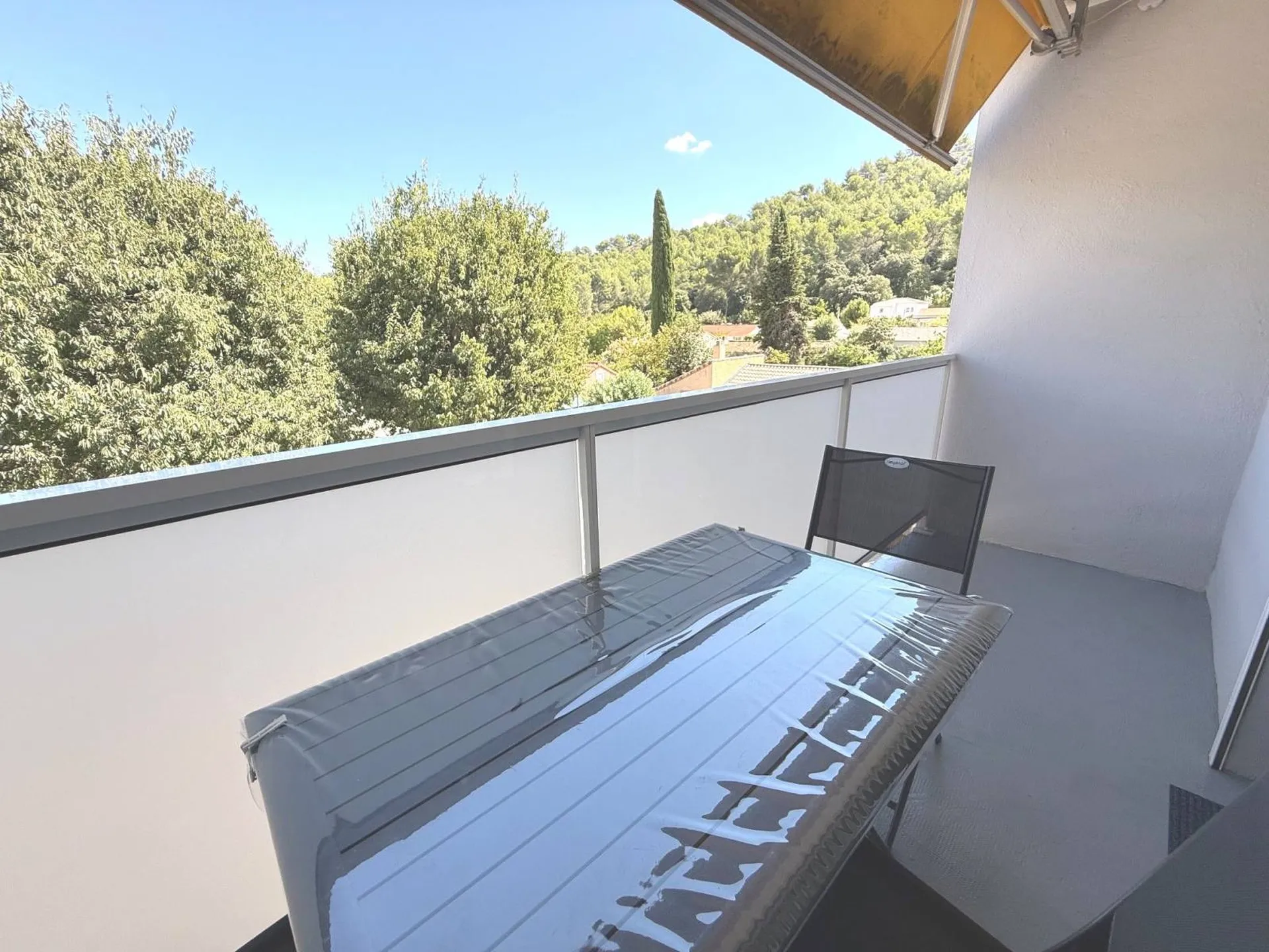 Type 3/4 lumineux proche centre de Carnoux en Provence