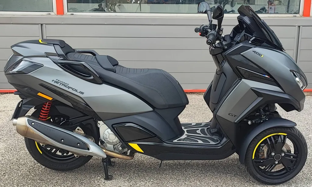 PEUGEOT 400 METROPOLIS GT DU 01/2024 AVEC 1000 KM.