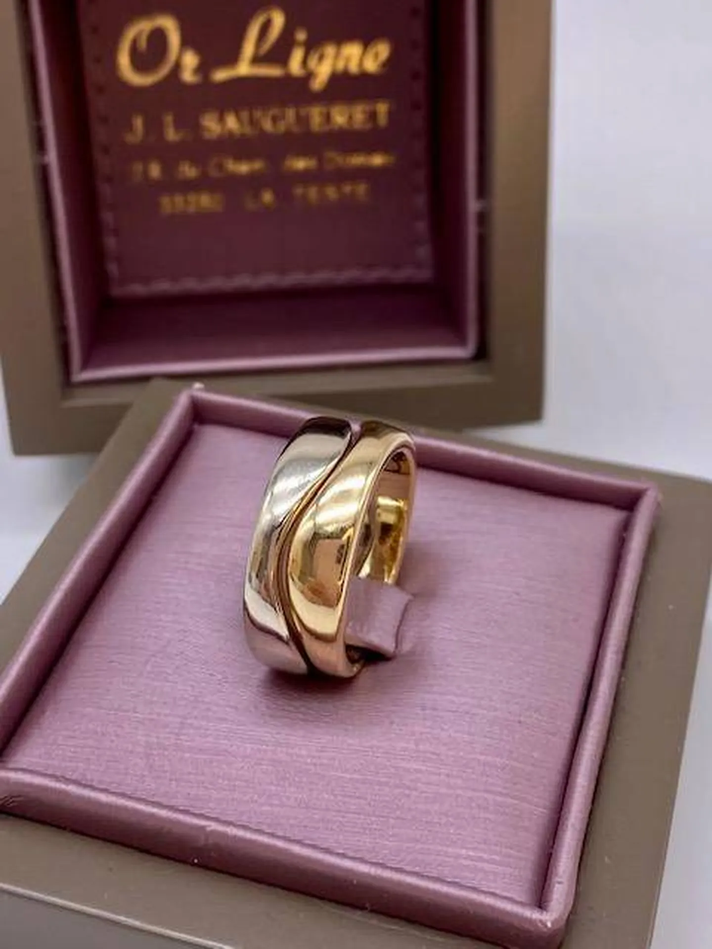 Signature Cartier : La Bague en Forme de Vague Maintenant en Dépôt Vente chez Or Ligne à La Teste de Buch près de Bordeaux