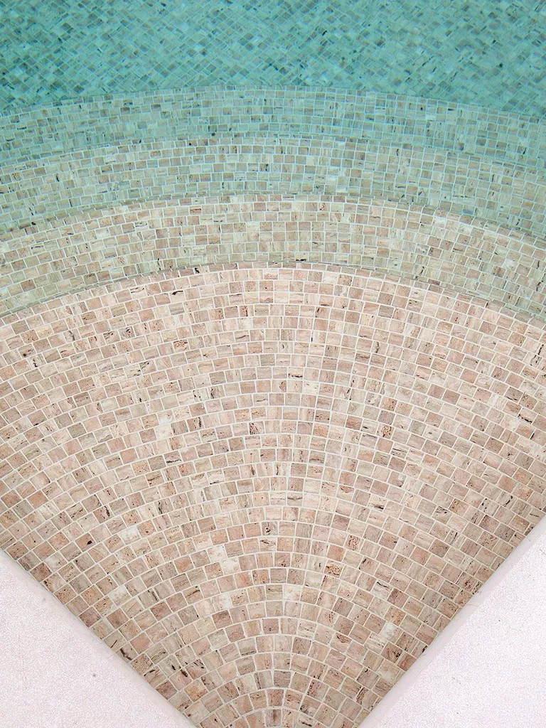 UNE PISCINE EN TRAVERTIN - MOSAÏQUE TRAVERTINO