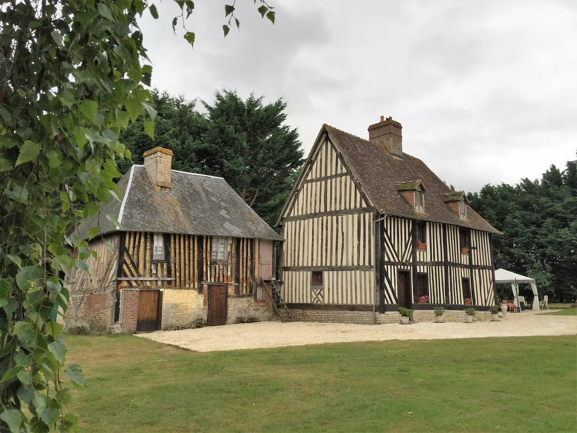 CORPS DE FERME A VENDRE A LIVAROT