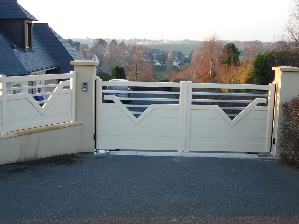 Pose de Portails Coulissants en Aluminium Motorisés, Design Contemporain Sur-Mesure à Le Havre en Seine-Maritime 76 et Harfleur