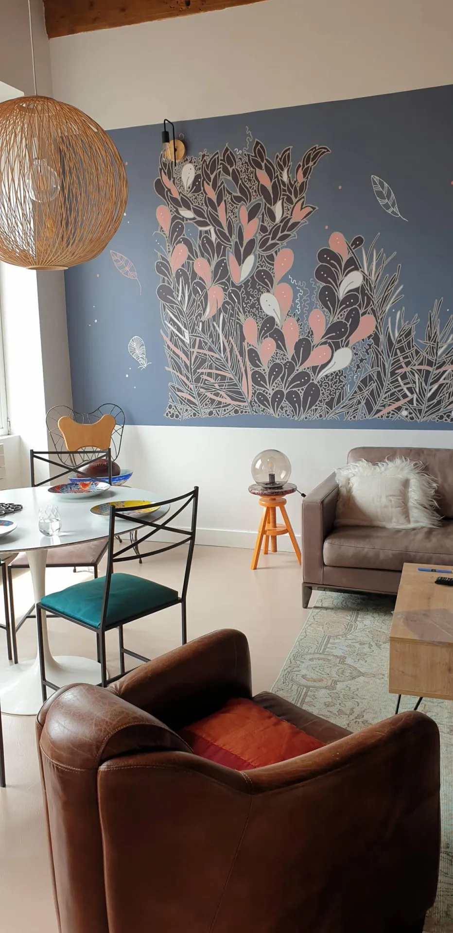 Impression d'une fresque inspirée de dessins méditatifs végétaux pour décorer un appartement à Croix-Rousse