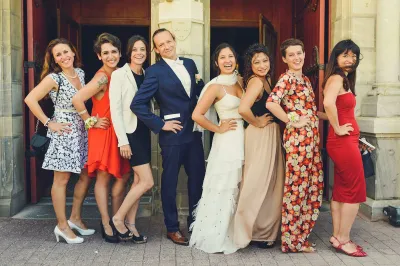 Wedding planner à Biarritz pour organiser un mariage intime dans le cadre élégant d'un château avec piscine