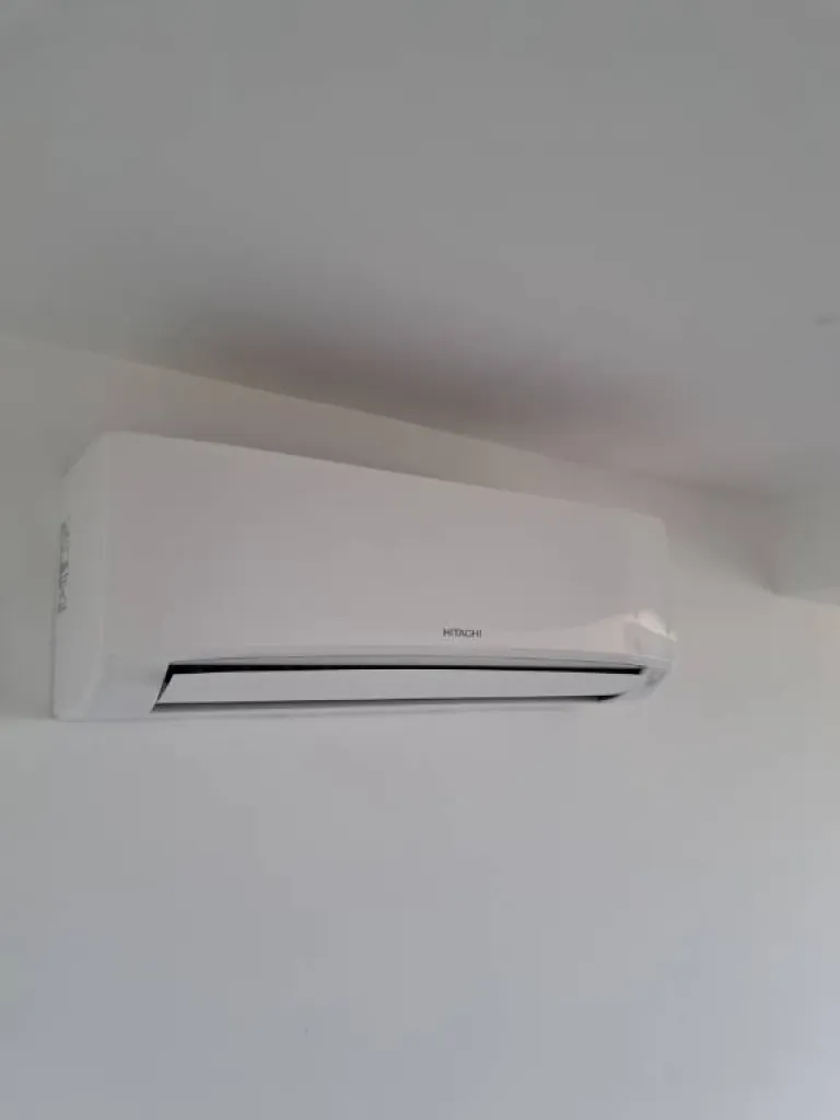 Pose de monosplit Hitachi à Cassis avec Provence Energie Solaire Services 