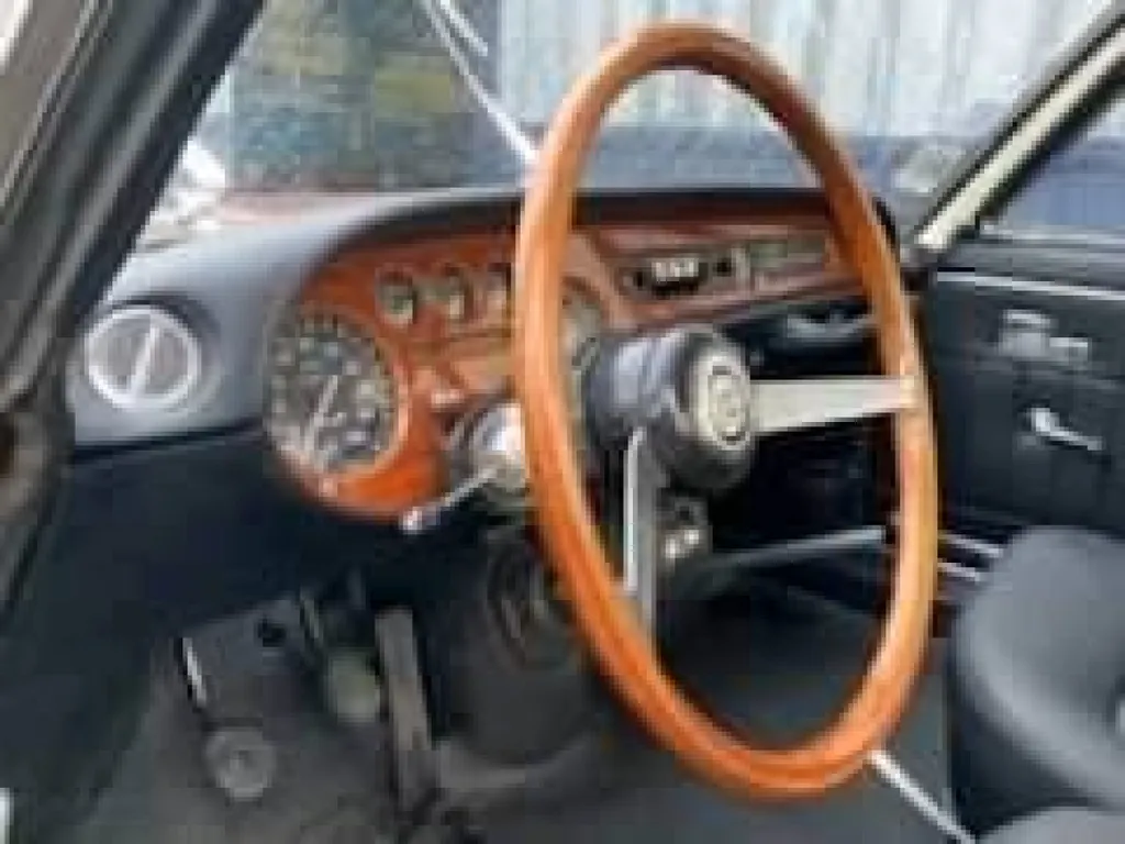 Rénovation d'un tableau de bord de voiture à bordeaux