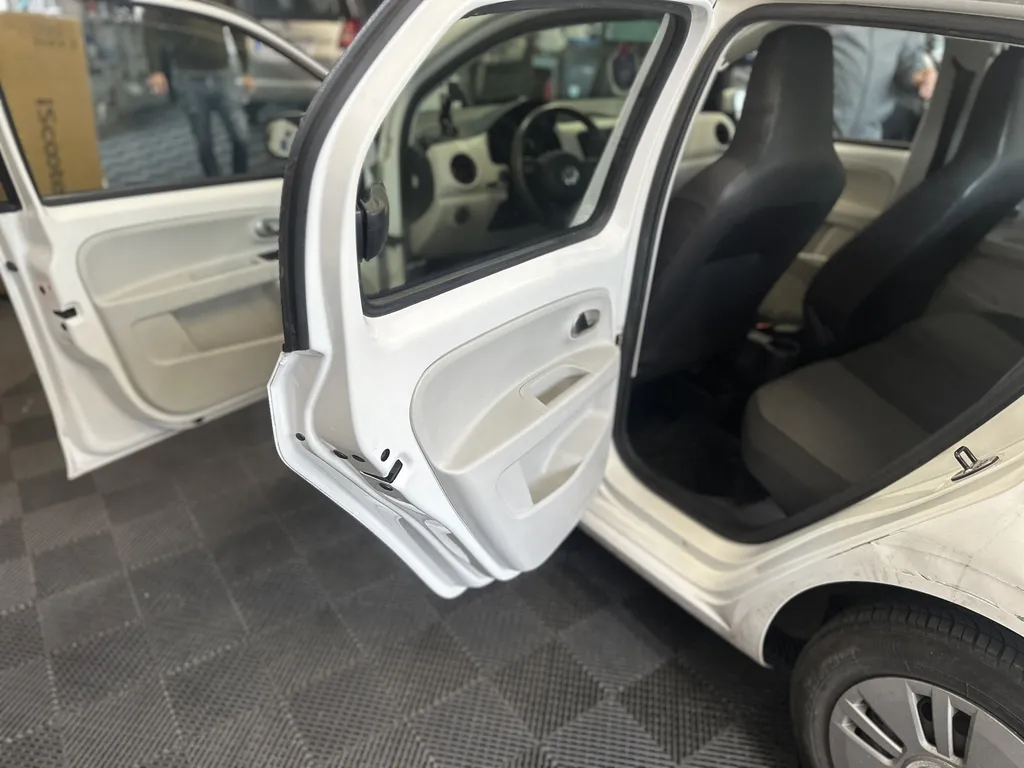 Nettoyage voiture intérieur professionnel Volkswagen Up avec aspiration, désinfection sans rendez-vous à Marseille Château-Gombert 13013 – Speed Glass expert auto