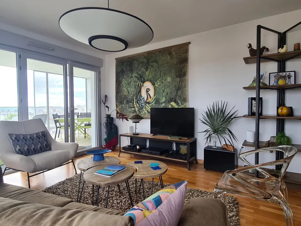 Appartement dans le centre-ville du Mans à acheter avec grande pièce de vie lumineuse