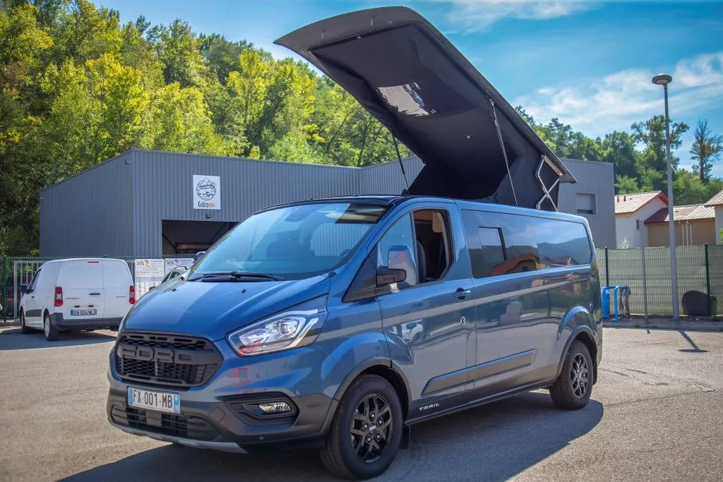 Pose de toit relevable Ford Transit Custom Long à Marseille : installation homologuée par carrossier dans les Bouches-du-Rhône