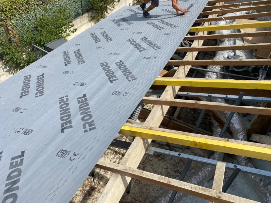 pose écrant sous toiture sur martigues