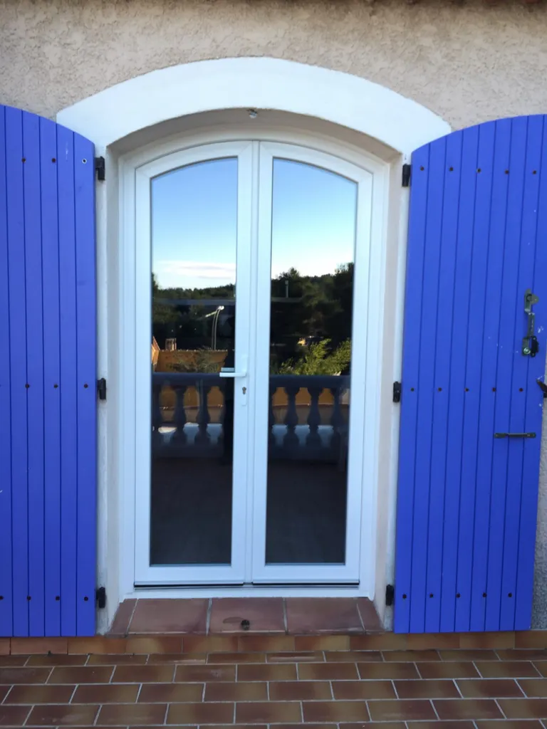 Fenêtre pvc avec ouverture à la française sur Martigues