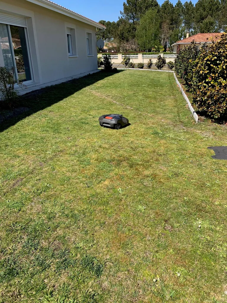 Installation d'un robot tondeuse à Biscarrosse