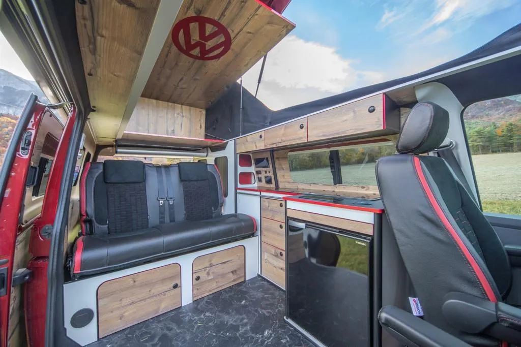 Aménagement intérieur sur-mesure VW T6.1 Long Full Options à Paris et en Île-de-France