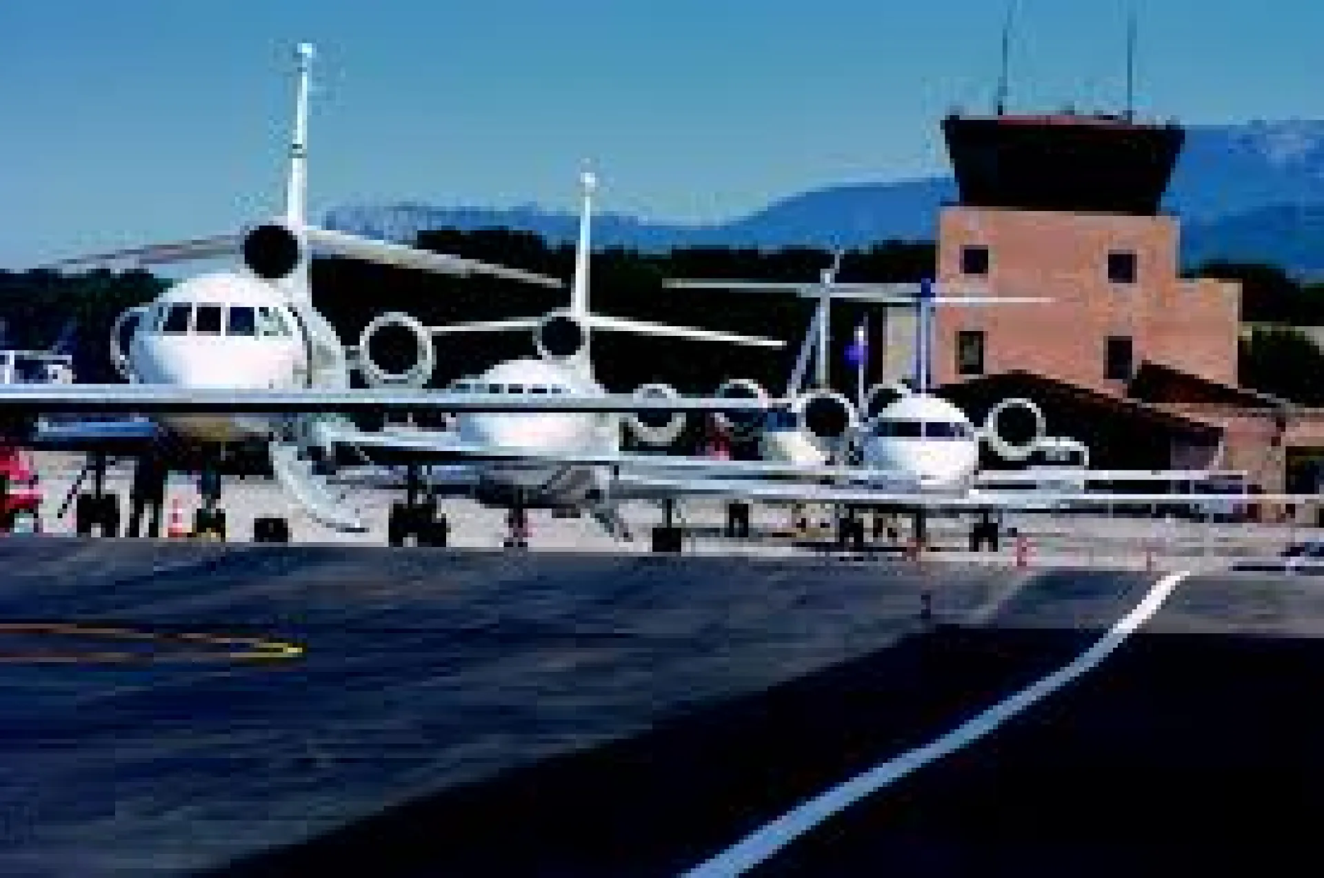Taxi Gare Aix TGV vers Aéroport du Castellet circuit Paul Ricard