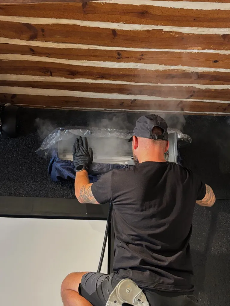 Maintenance et nettoyage d'un système de climatisation réversible