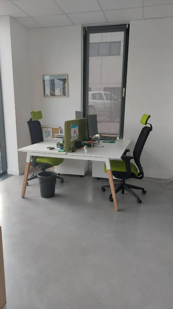 Conception et réalisation d'un open-space et salle de réunion en mobilier de bureau professionnel à MONTPELLIER