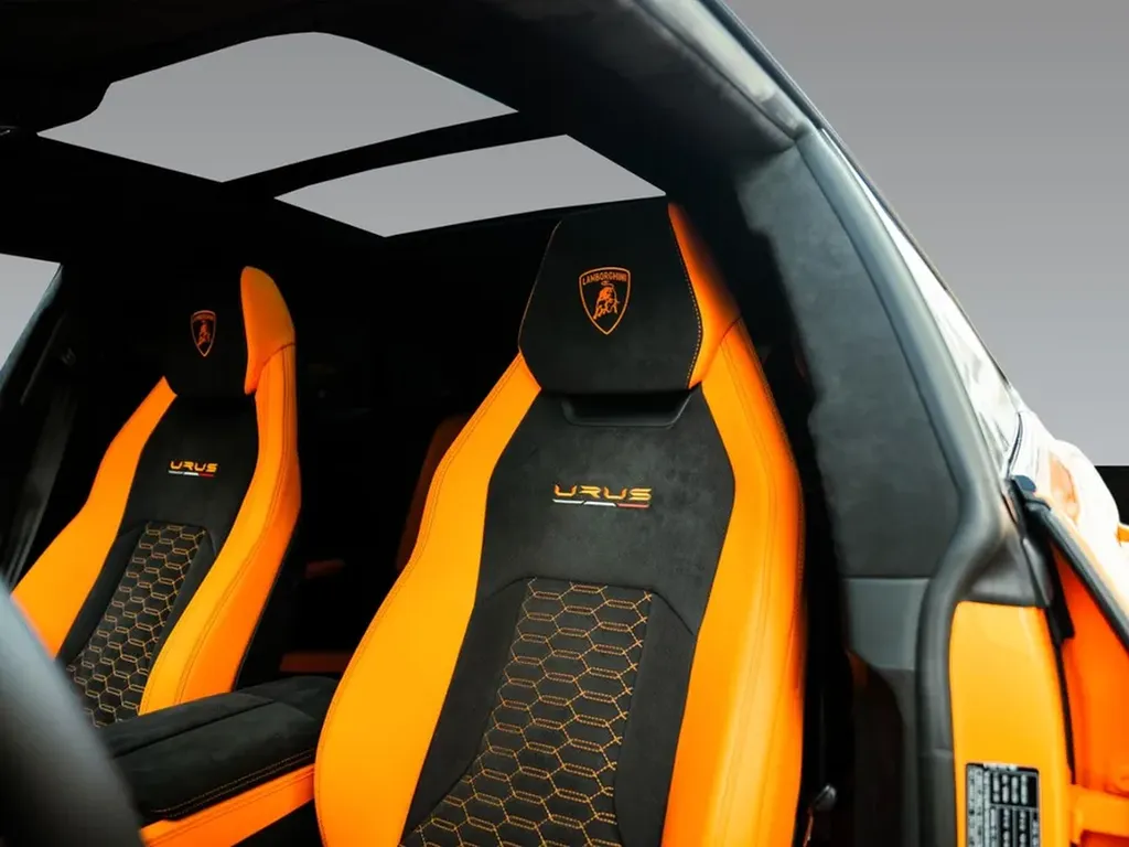 Lamborghini Urus Pearl Capsule Ad Personam – Sièges sport cuir Alcantara orange